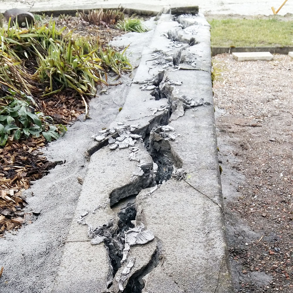 Garden concrete wall split lengthwise – no noise, no blasting