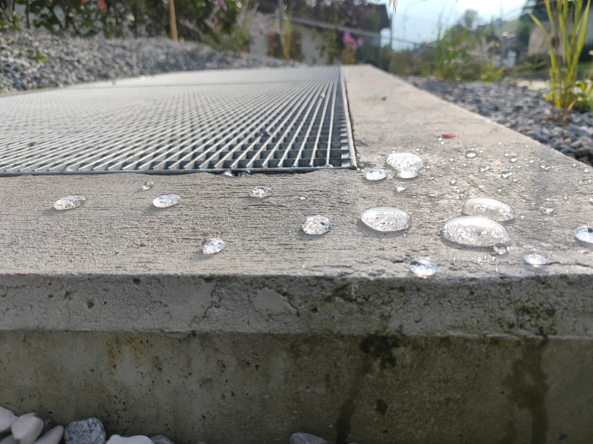 The impregnation stays effective after weathering – the surface remains matt and visually unchanged.